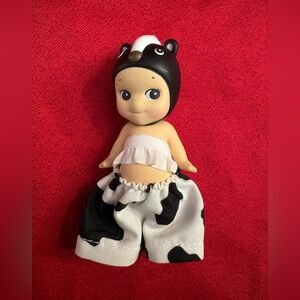 Skunk from the Sonny Angel Animal Series Verizon 2. Two Piece Outfit Included!